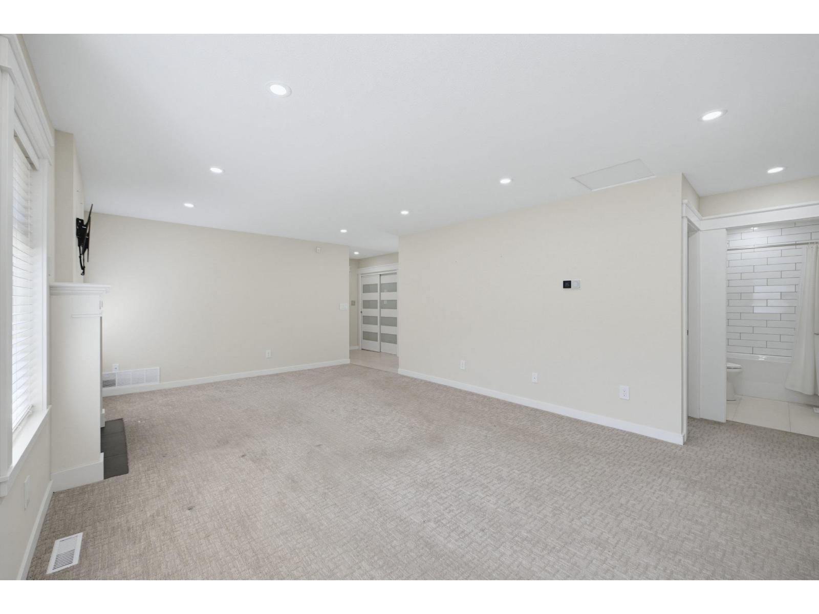 2 Bed, 2 Bath House for Sale in Langley – 8 5550 LANGLEY BYPASS – MLS# R3159378 - Image 8