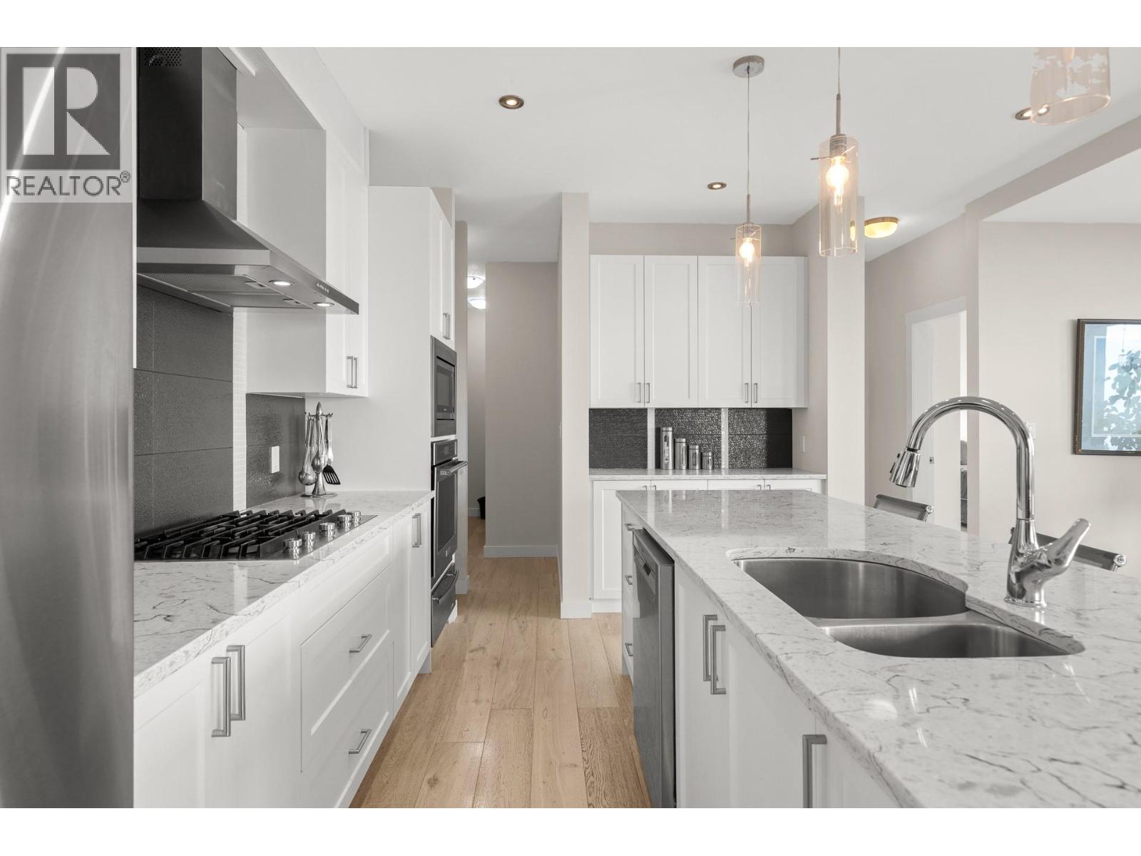  1534 GREGORY Road, West Kelowna