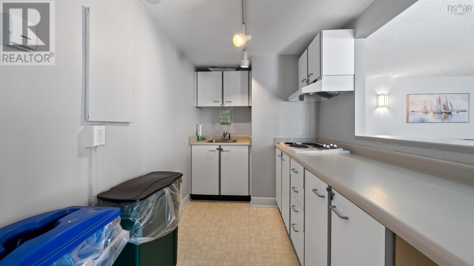 Property 33 of 35 of 1125 45 Vimy Avenue