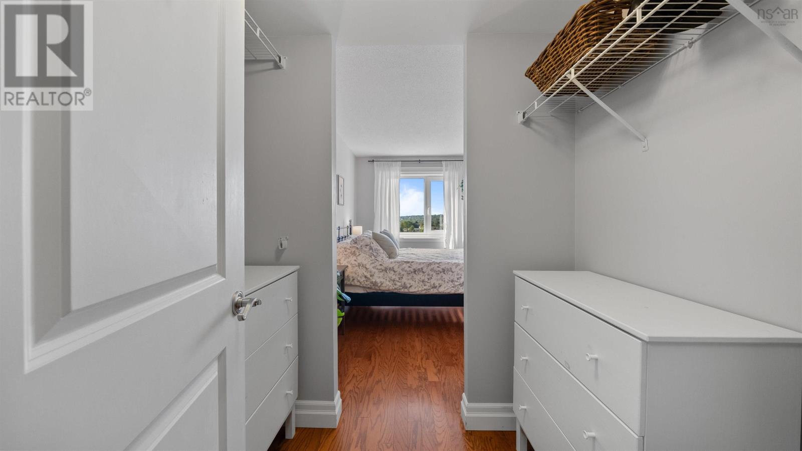 Property 21 of 35 of 1125 45 Vimy Avenue