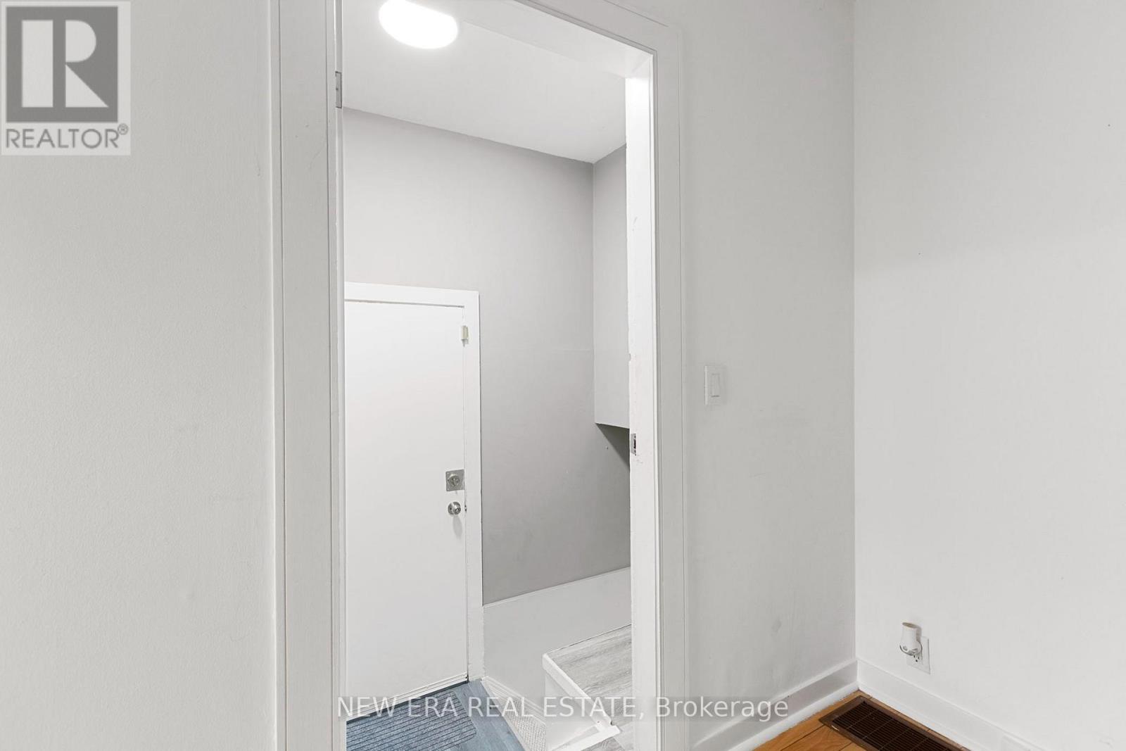 4246 BLOOR STREET W - 33