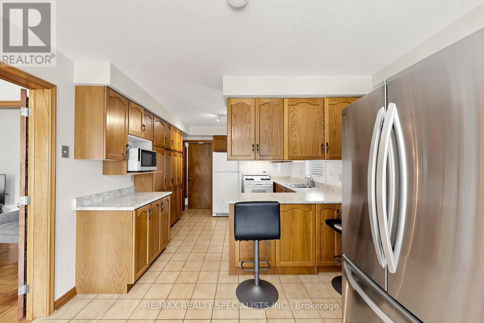 776 SAVOY CRESCENT - 11