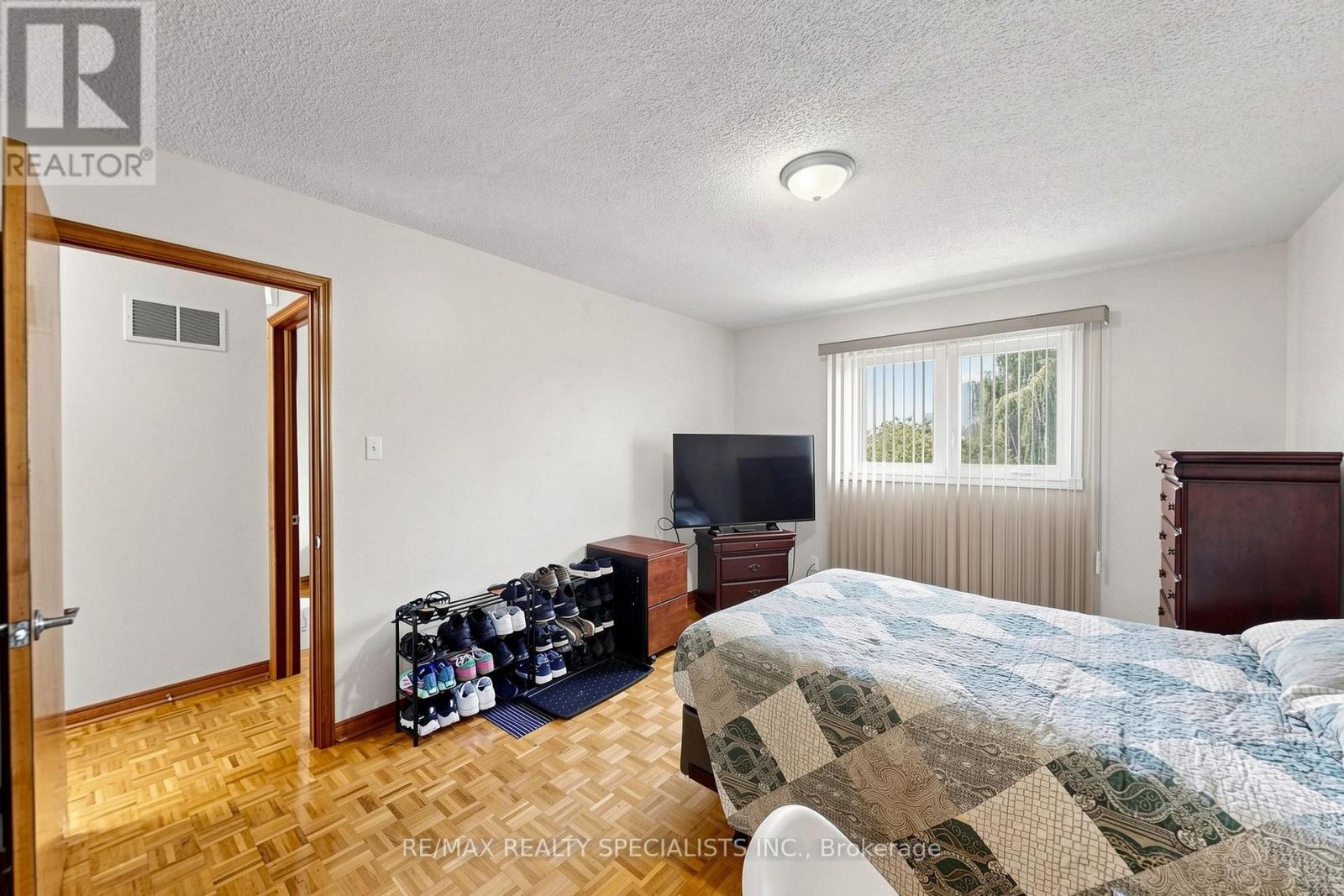 776 SAVOY CRESCENT - 18
