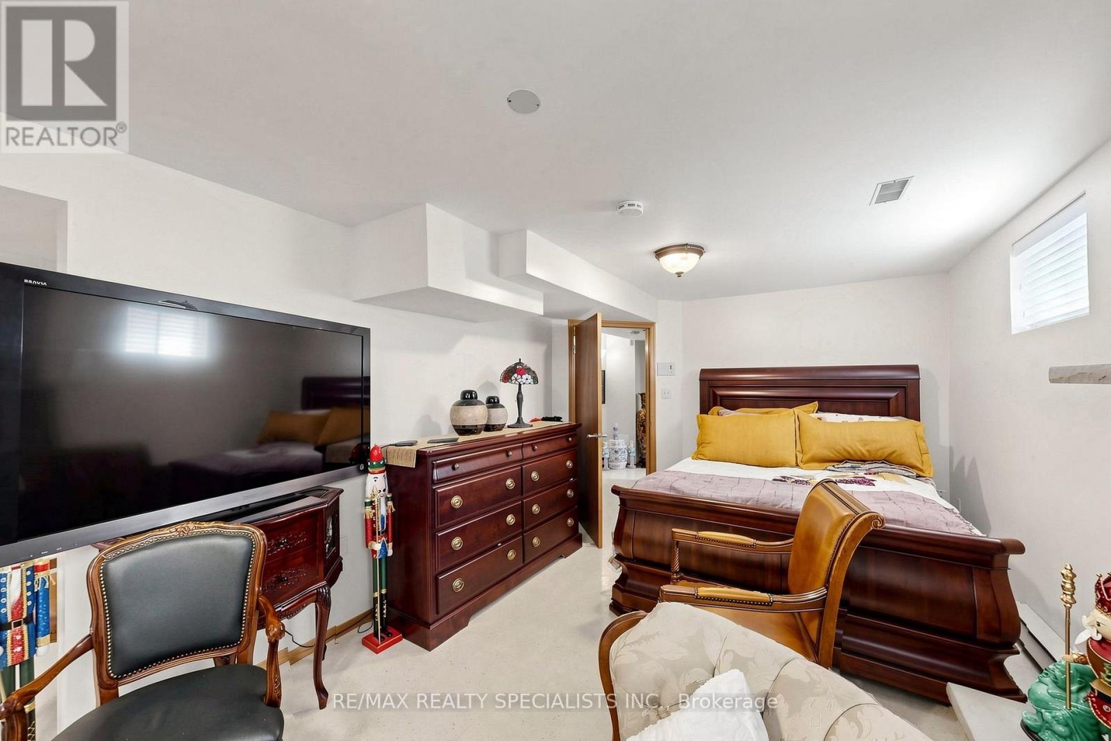 776 SAVOY CRESCENT - 26