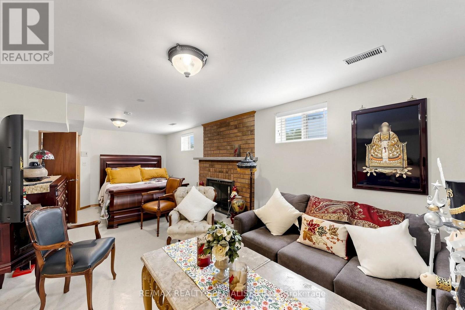 776 SAVOY CRESCENT - 28