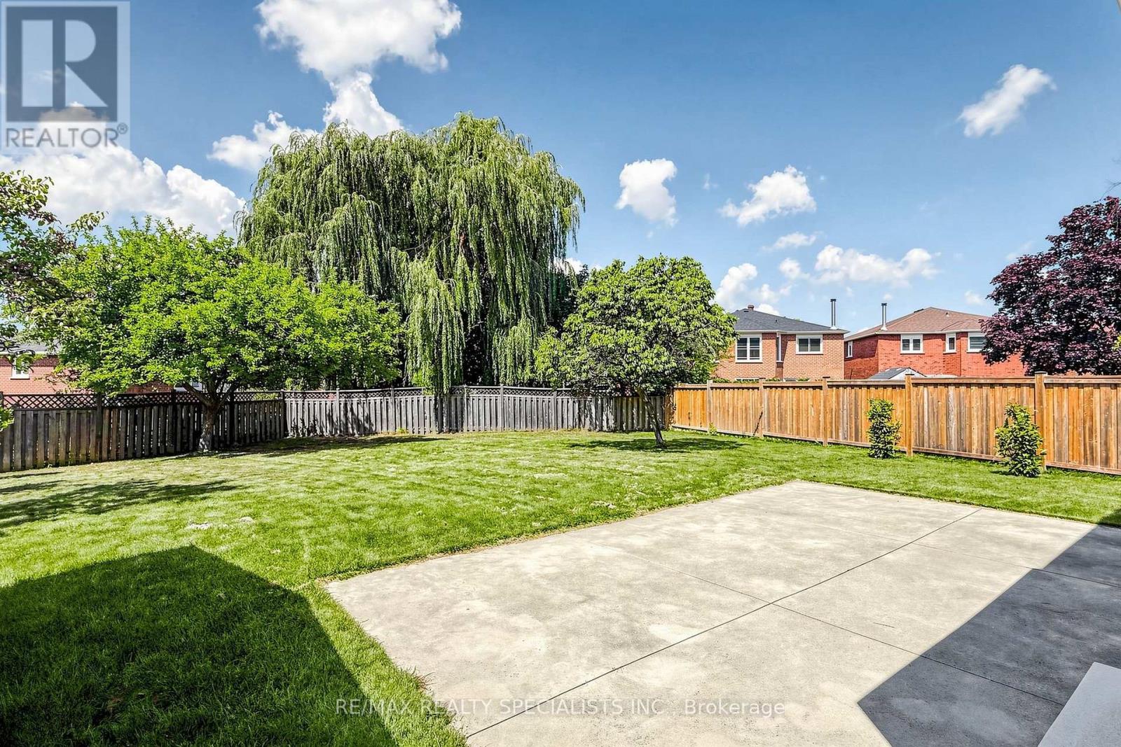776 SAVOY CRESCENT - 35