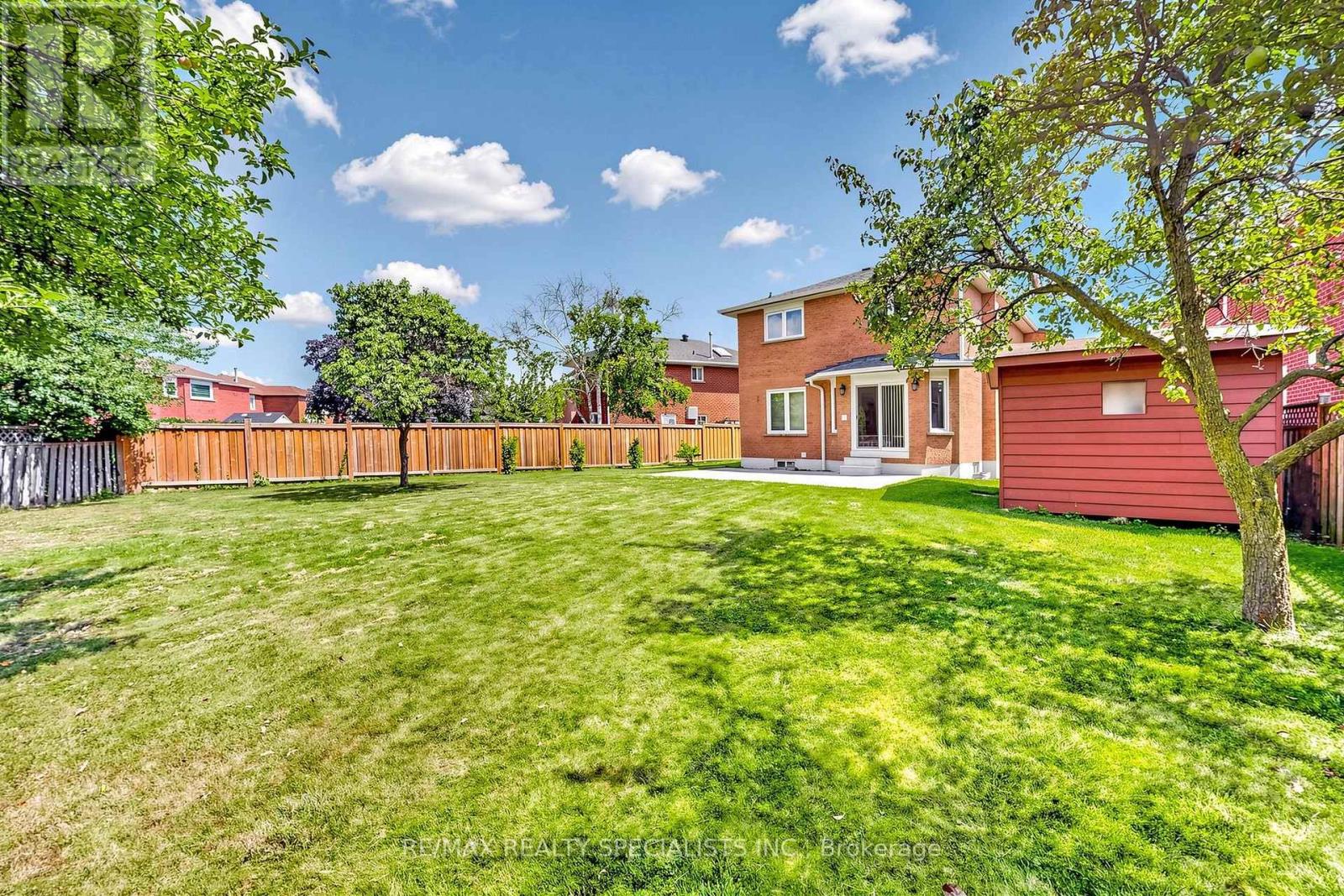 776 SAVOY CRESCENT - 40