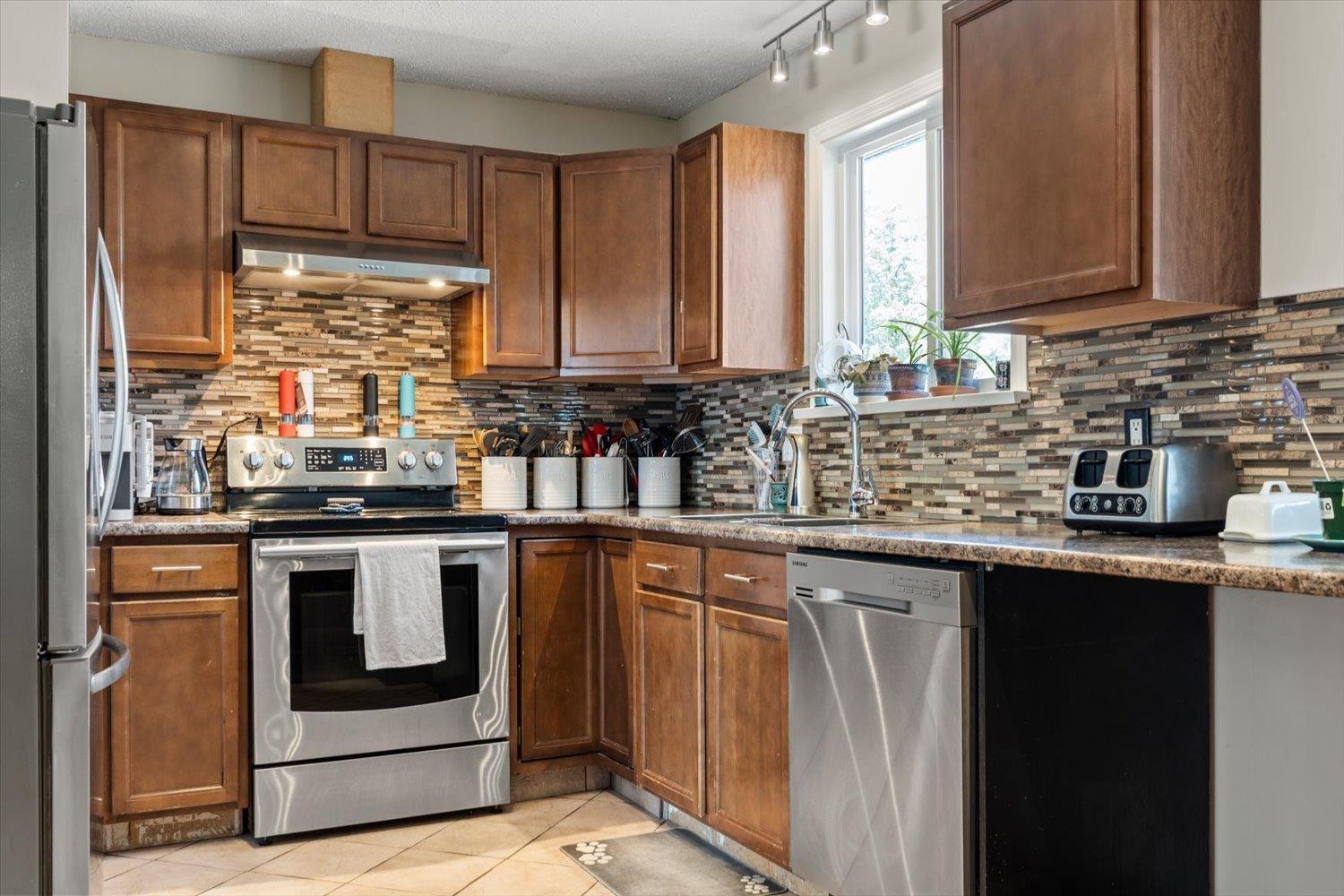 5 Bed, 2 Bath House for Sale in Chilliwack – 9334 JAMES STREET, Chilliwack Proper East – MLS# R3159155 - Image 6