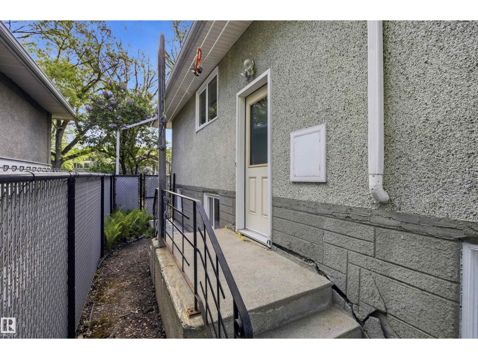 10138 74 ST NW NW, Terrace Heights (Edmonton), Edmonton photo 4
