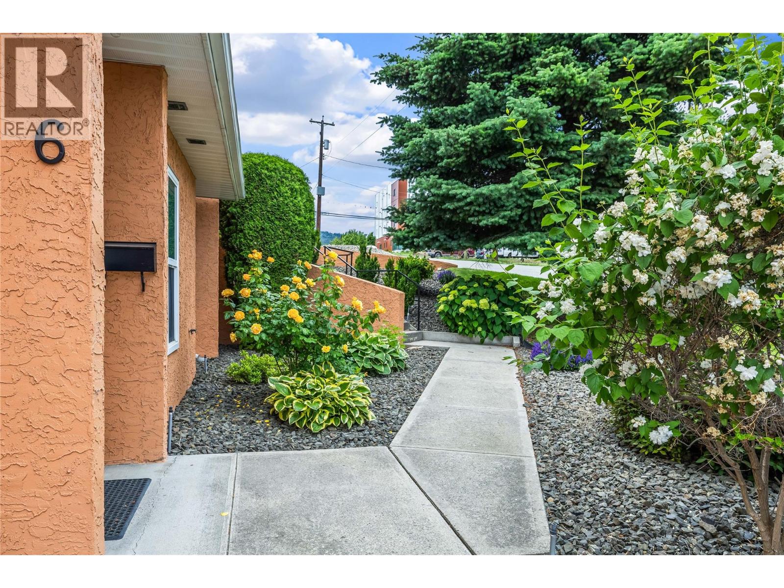6 2433 Ingram Road, Westbank