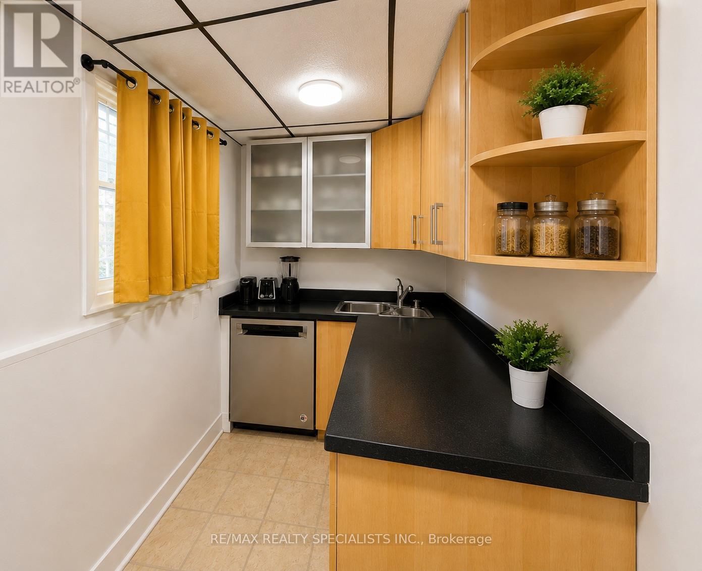 512 FIRST AVENUE - 15