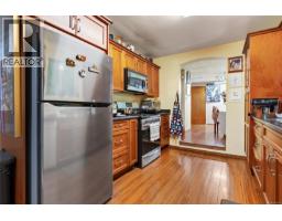 Living room - 1655 15th St, Courtenay, BC V9N2C3 Photo 9