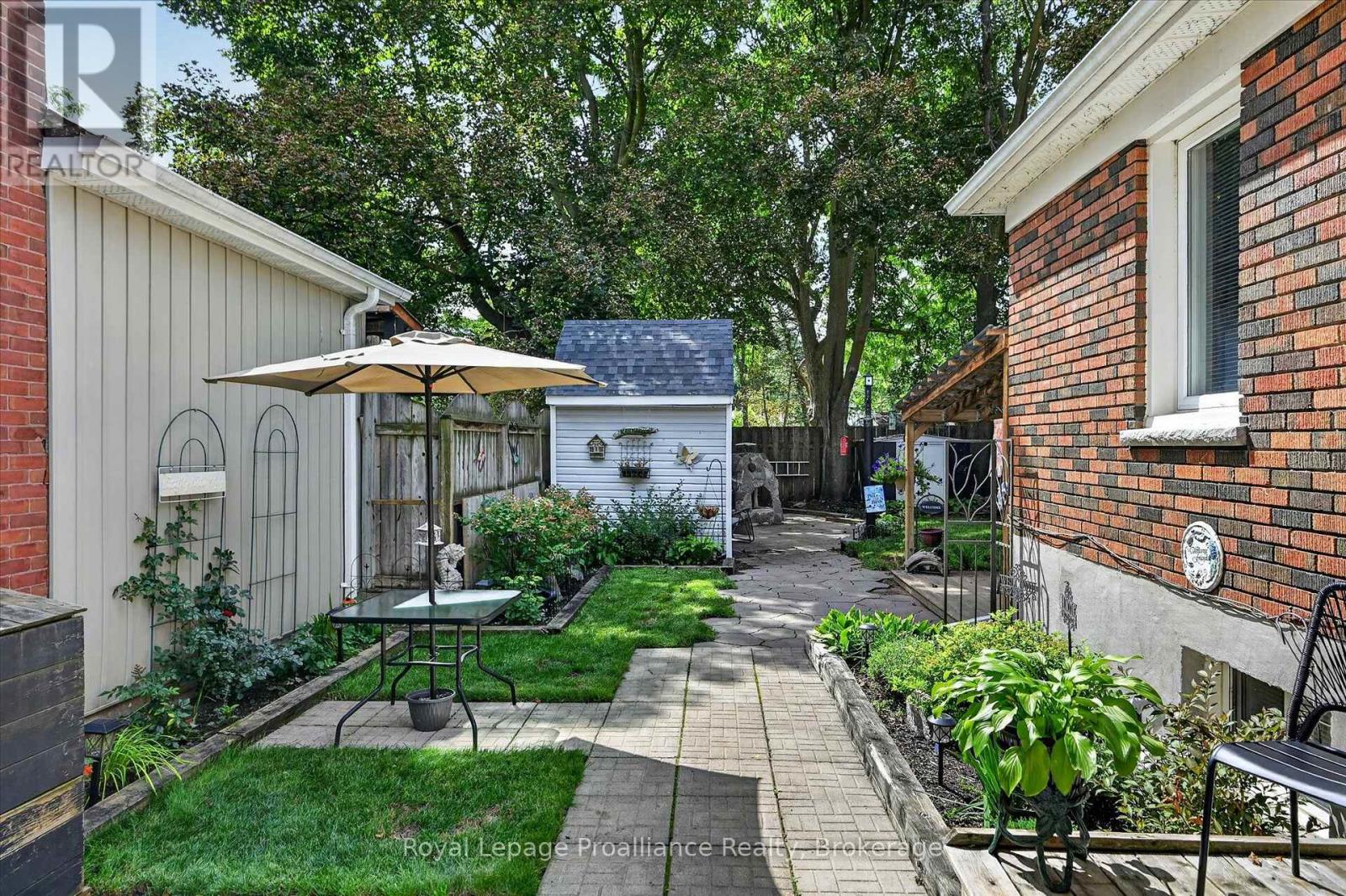 837 SHERBURNE STREET - Image 25