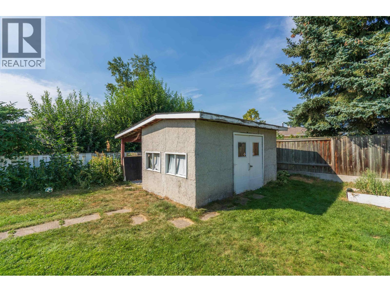 1126 CLUCULZ AVENUE, Prince George