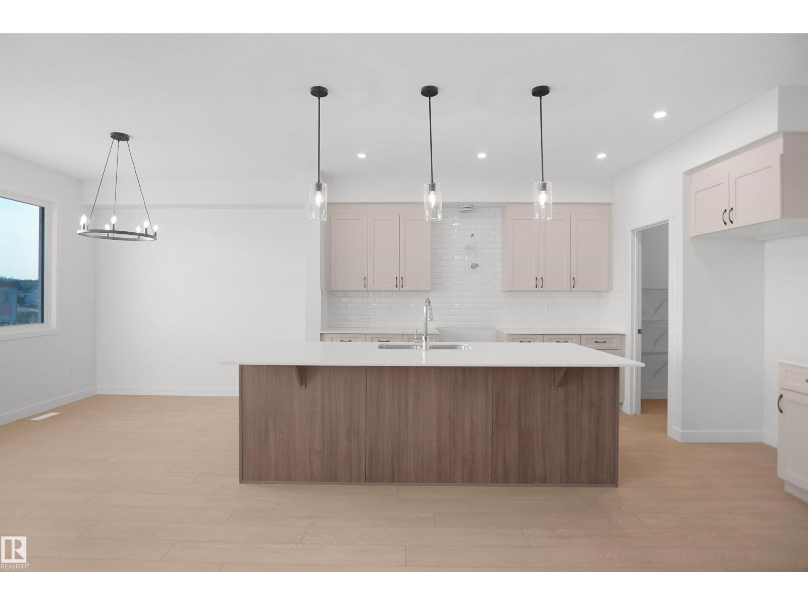1019 14 AV NW - 10