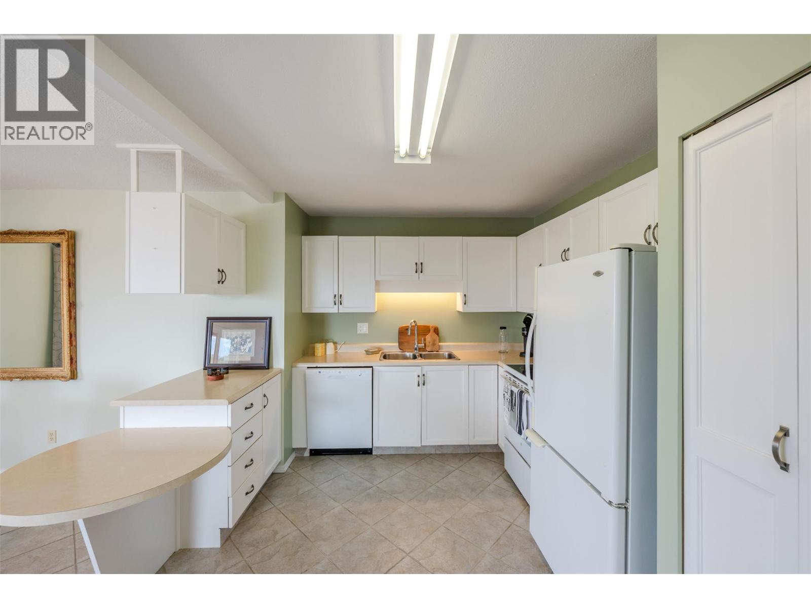 #304 84 Van Horne Street - Image 31