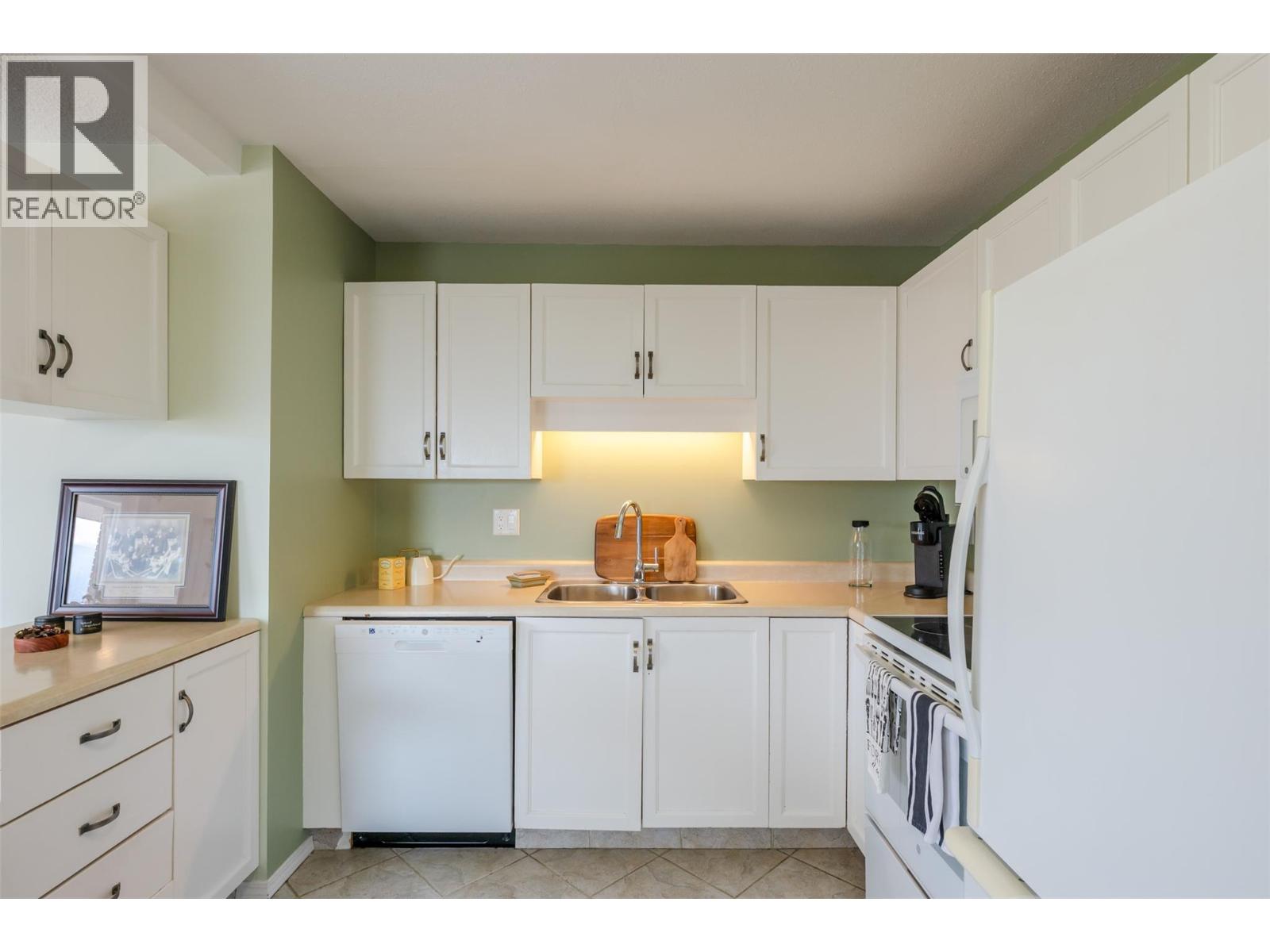 #304 84 Van Horne Street - Image 32