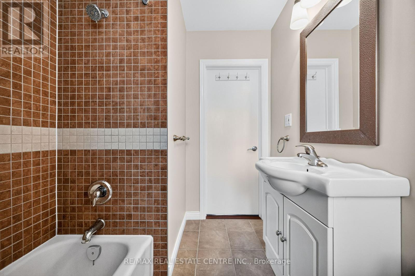 309 LASALLE AVENUE - Image 24
