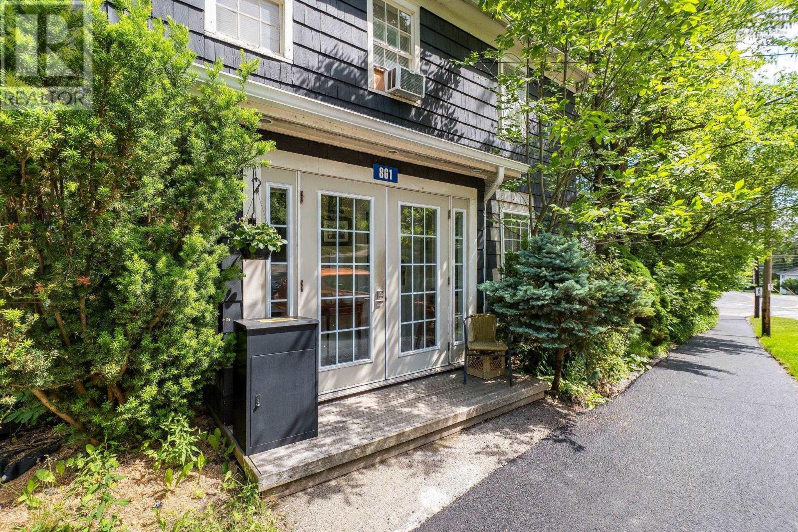 Property 3 of 15 of 861-865 King Street