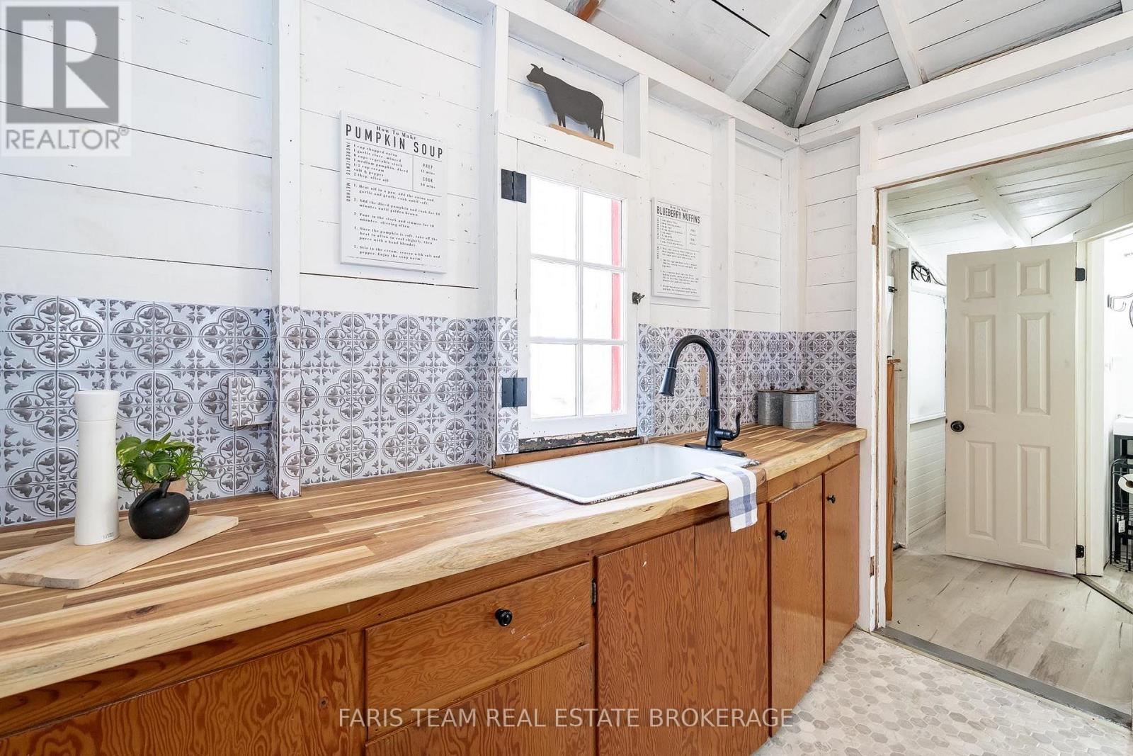365 ROBINS POINT ROAD - 7