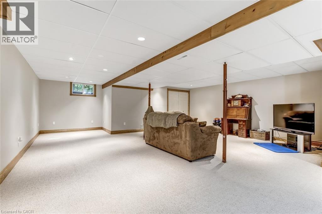 1040 VITTORIA Road - Image 16