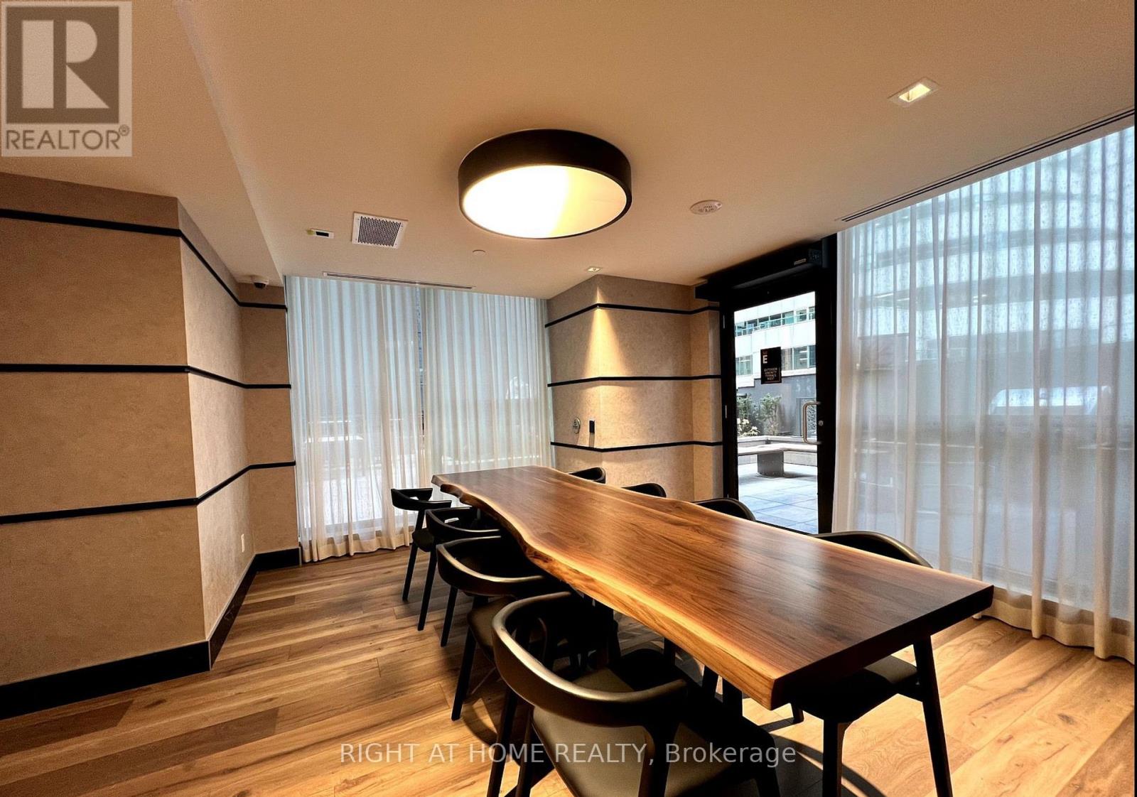 #2301 327 KING STREET - Image 13