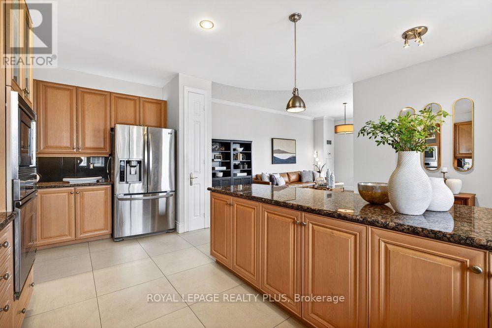 #TPH4 35 KINGSBRIDGE GARDEN CIRCLE - 10