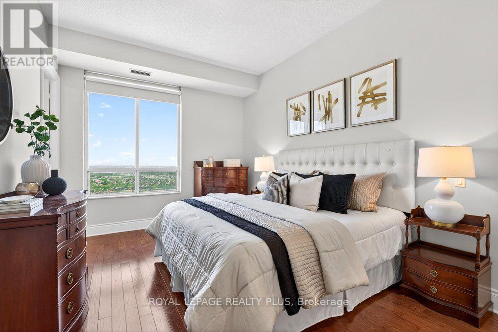 #TPH4 35 KINGSBRIDGE GARDEN CIRCLE - 15
