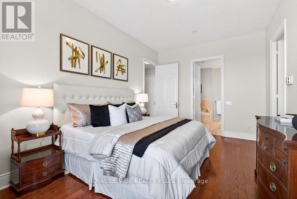 #TPH4 35 KINGSBRIDGE GARDEN CIRCLE - Image 16