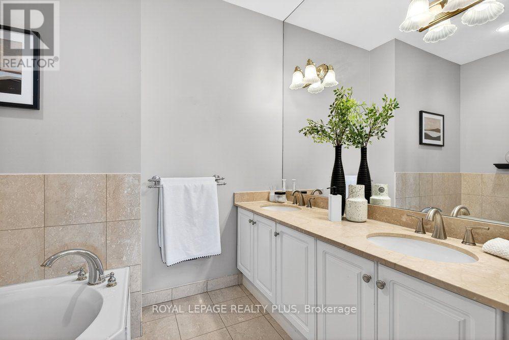 #TPH4 35 KINGSBRIDGE GARDEN CIRCLE - Image 17