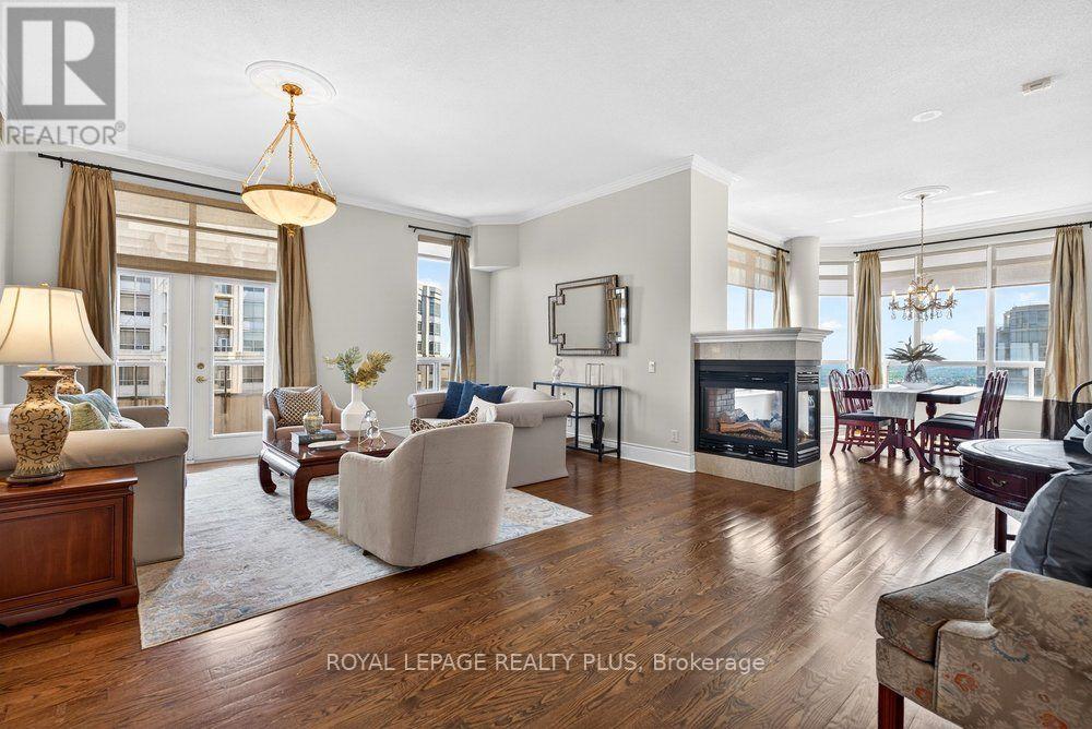 #TPH4 35 KINGSBRIDGE GARDEN CIRCLE - 2
