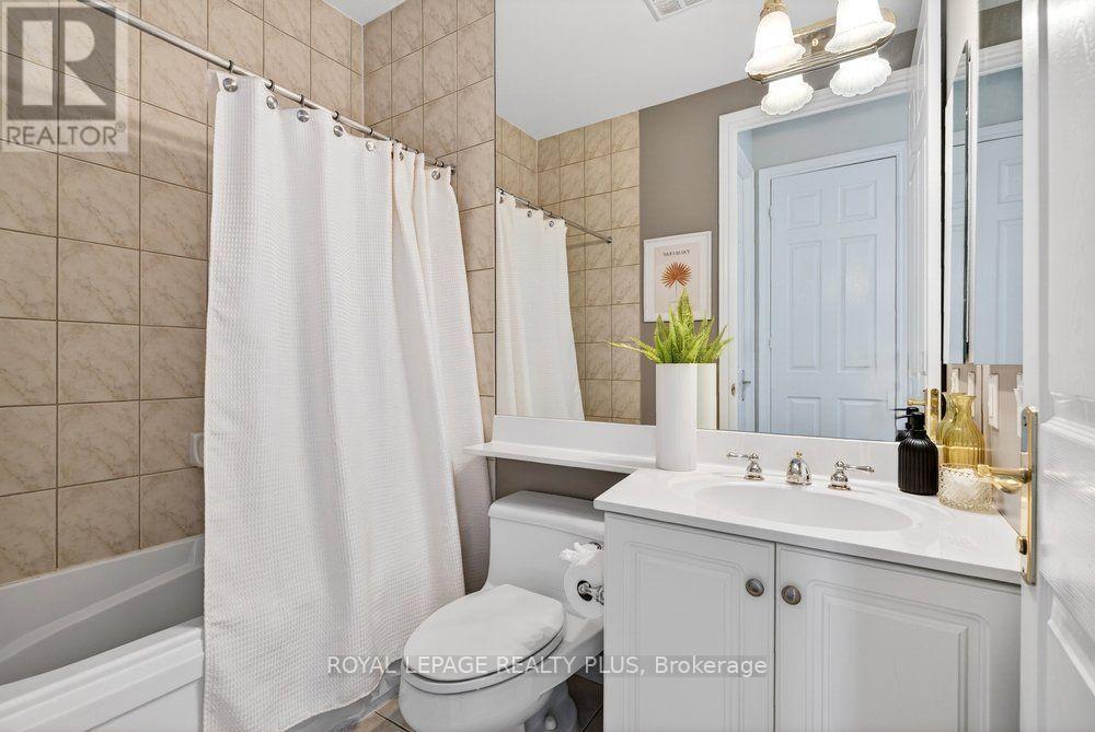#TPH4 35 KINGSBRIDGE GARDEN CIRCLE - Image 21