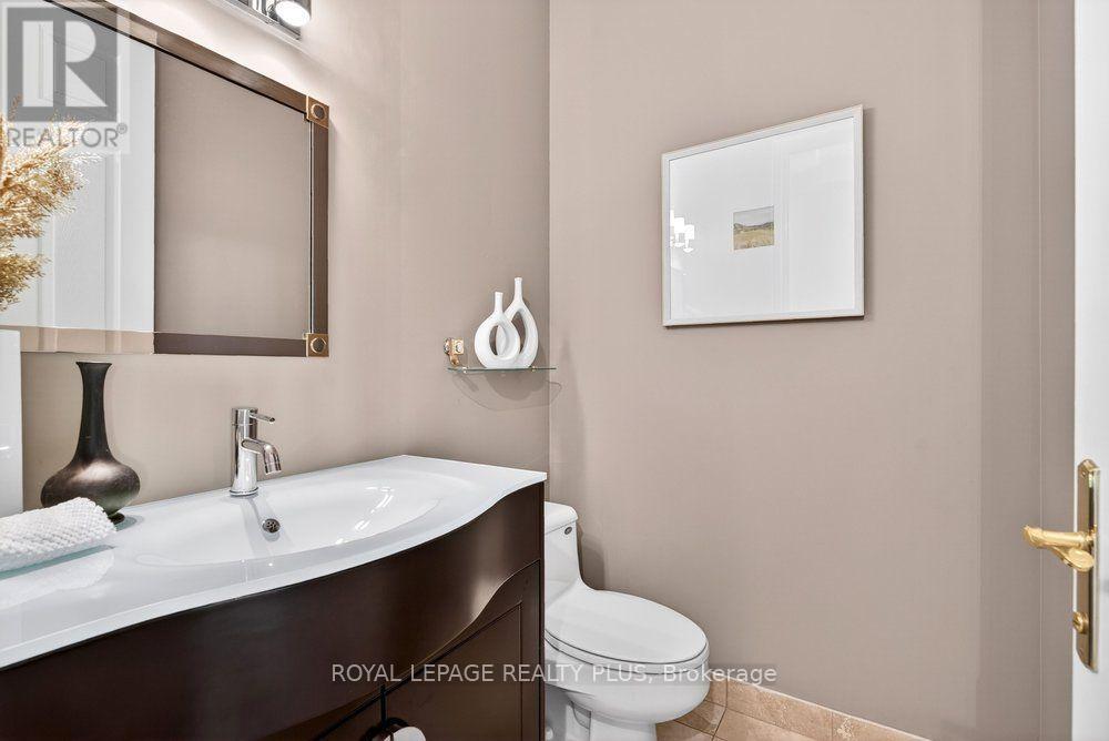 #TPH4 35 KINGSBRIDGE GARDEN CIRCLE - 23