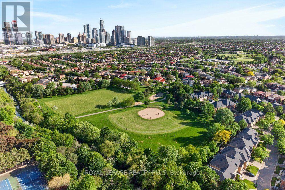 #TPH4 35 KINGSBRIDGE GARDEN CIRCLE - 29