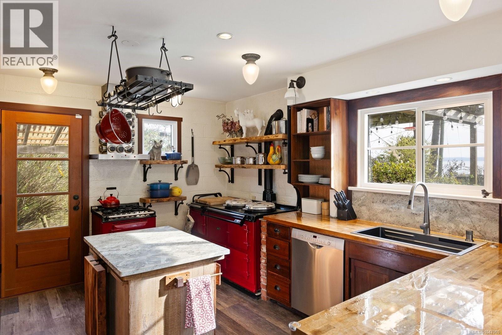 5165 Cordova Bay Rd, Saanich