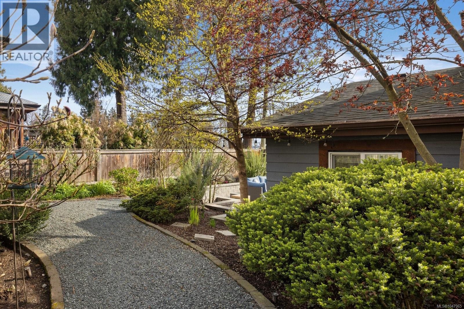 5165 Cordova Bay Rd, Saanich