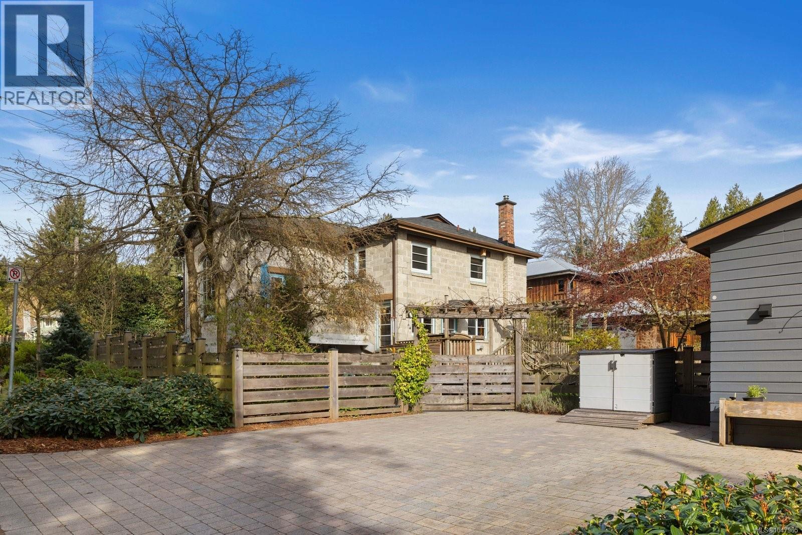 5165 Cordova Bay Rd, Saanich