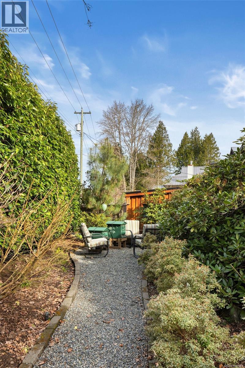 5165 Cordova Bay Rd, Saanich