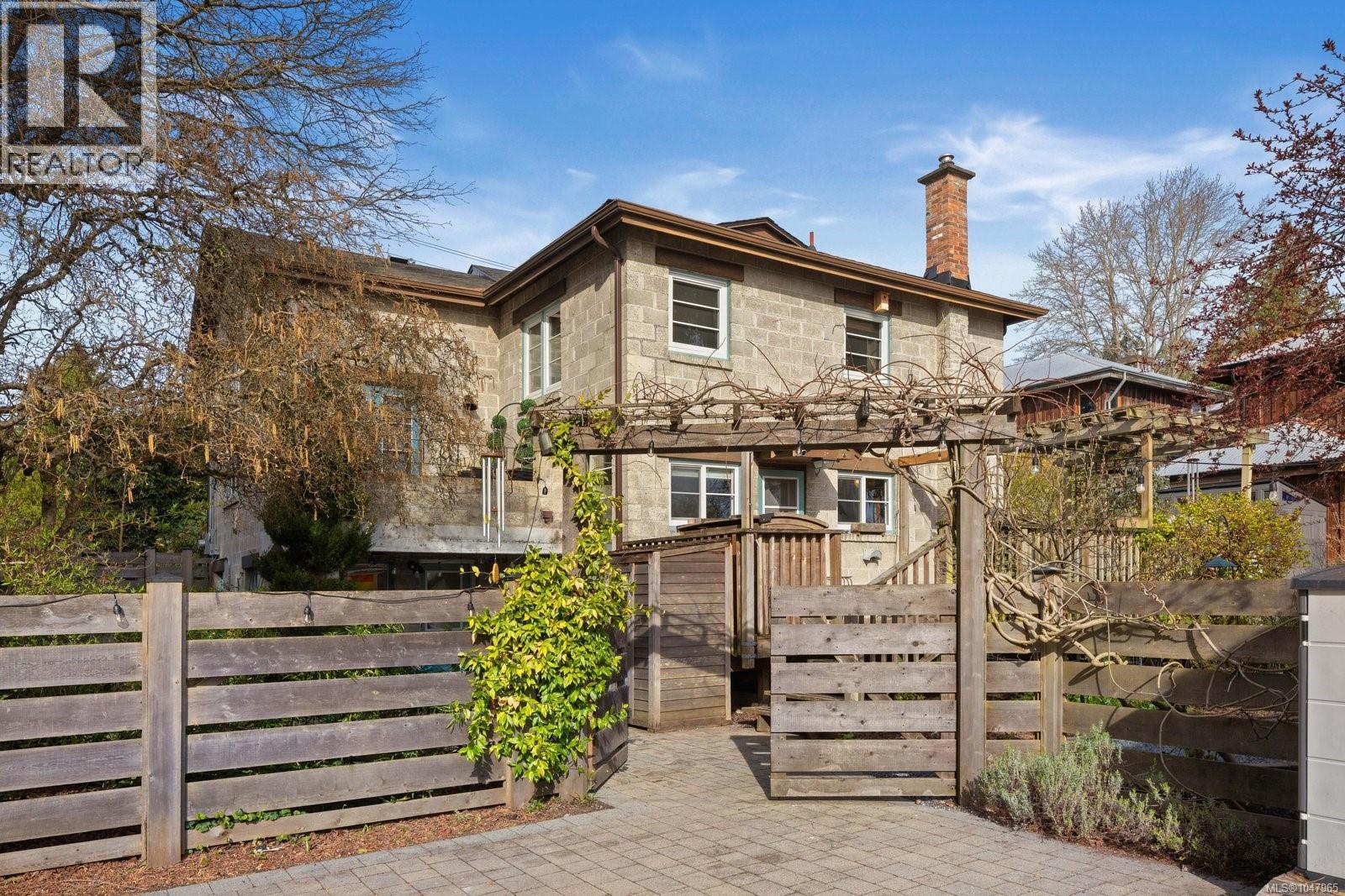 5165 Cordova Bay Rd, Saanich