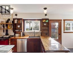 Kitchen - 5165 Cordova Bay Rd, Saanich, BC V8Y2K7 Photo 17