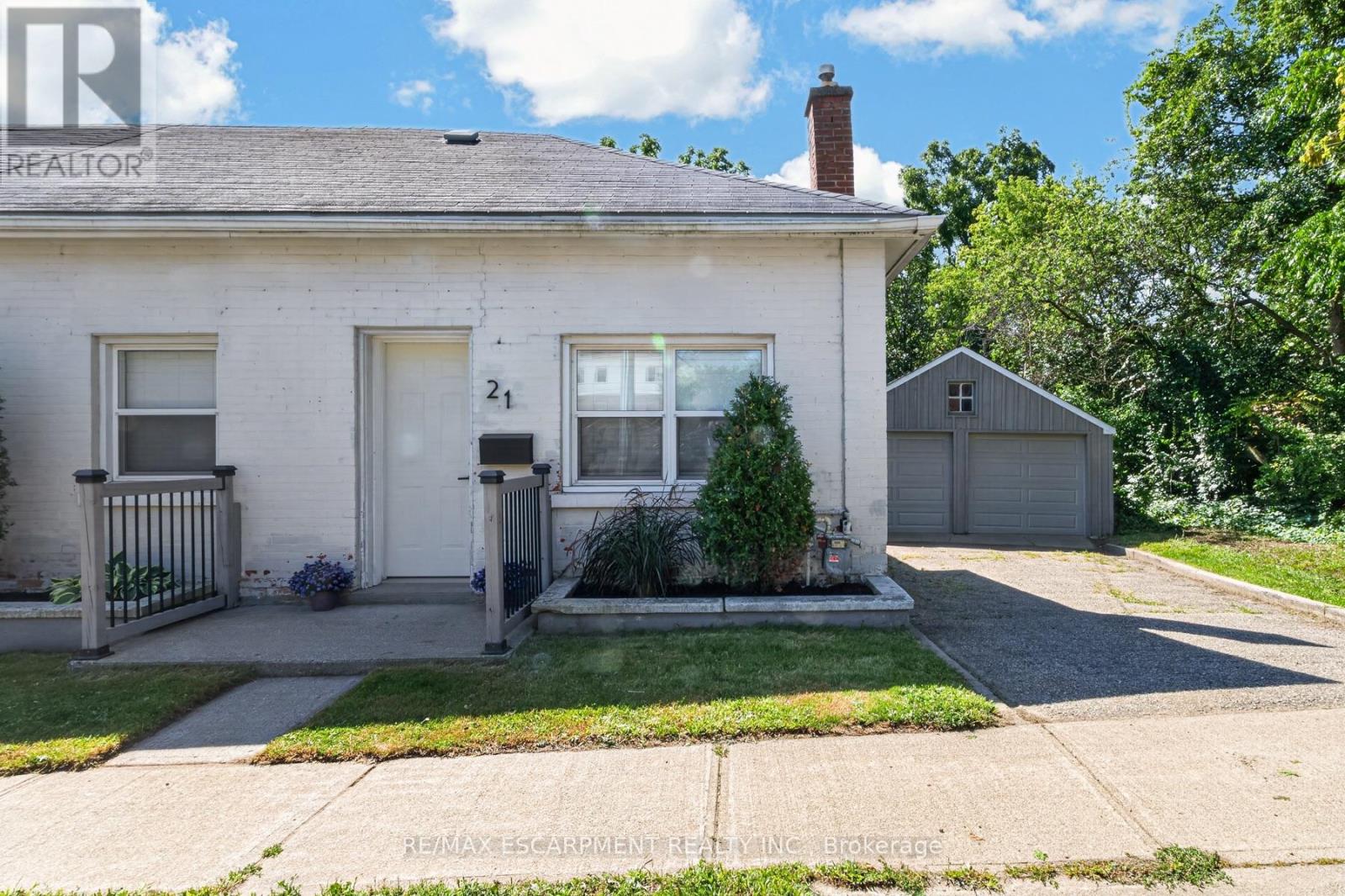 21 CEDAR STREET — photo 2