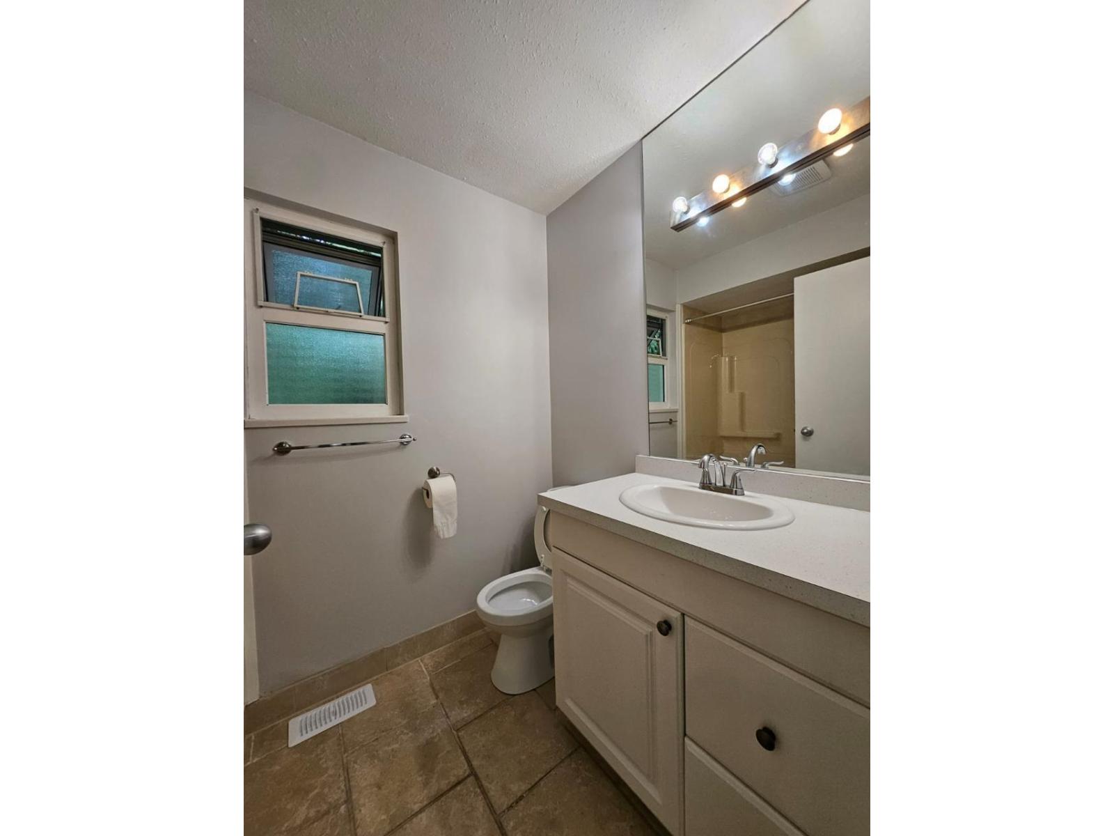 3 Bed, 2 Bath House for Rent in Surrey – 15118 91A STREET, Surrey – MLS# R3159449 - Image 11