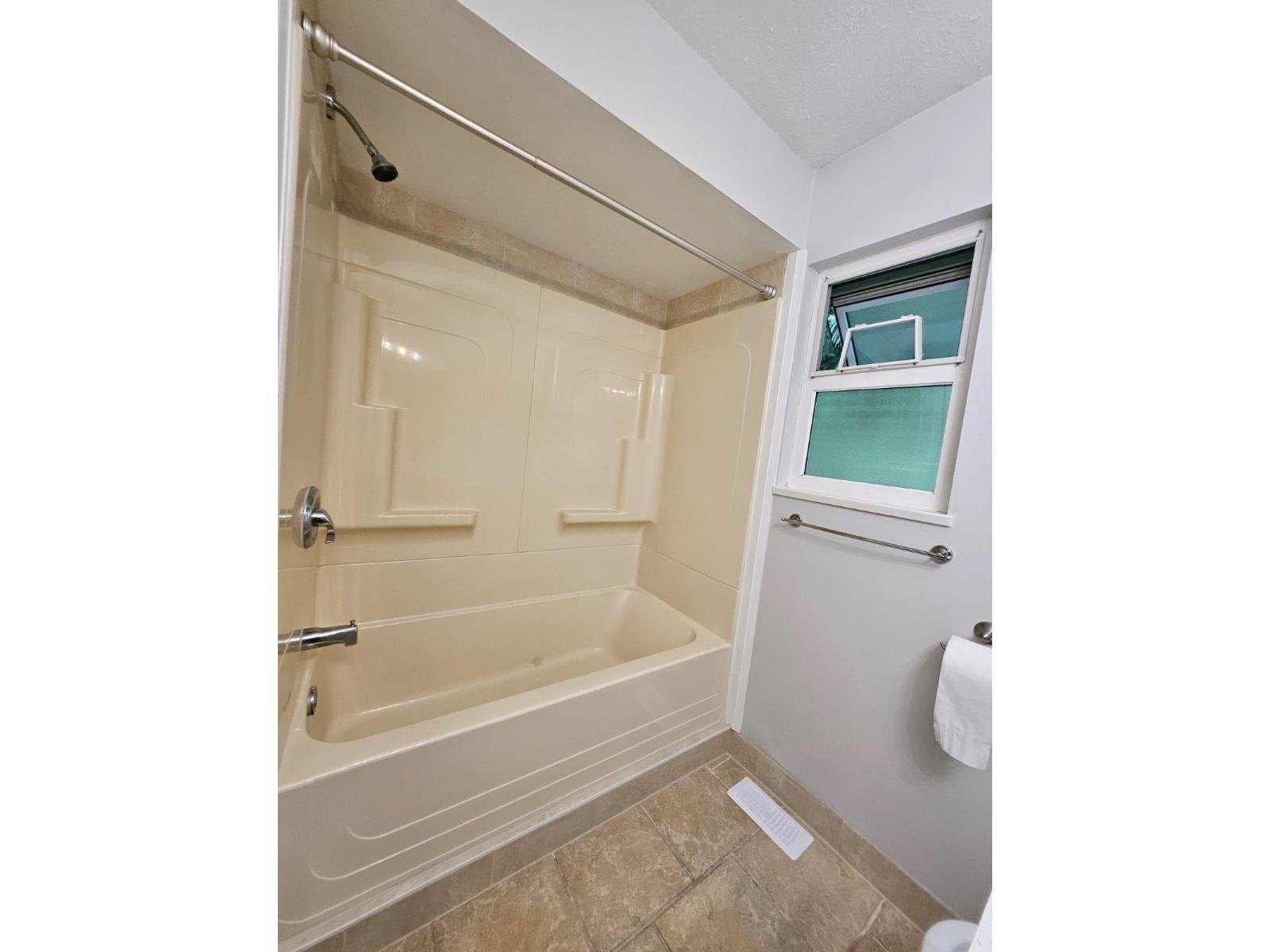 3 Bed, 2 Bath House for Rent in Surrey – 15118 91A STREET, Surrey – MLS# R3159449 - Image 12