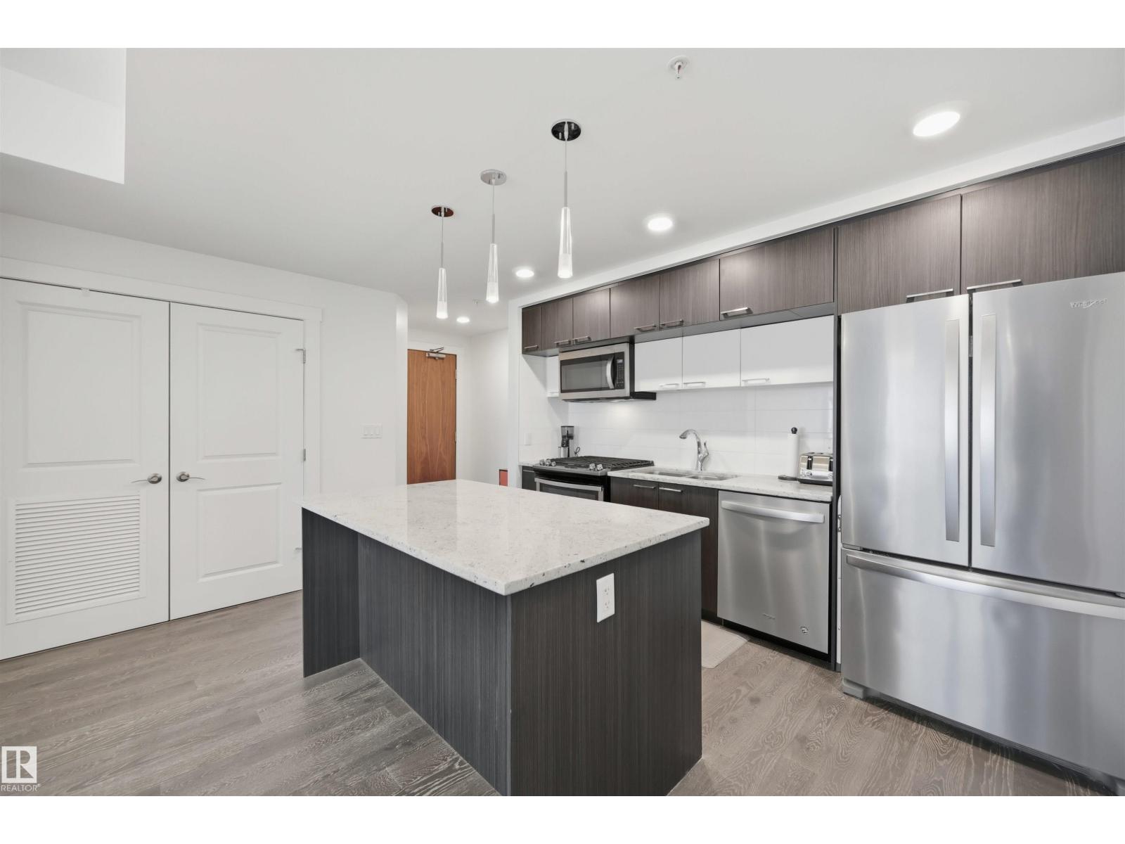 #2002 9720 106 ST NW - 6