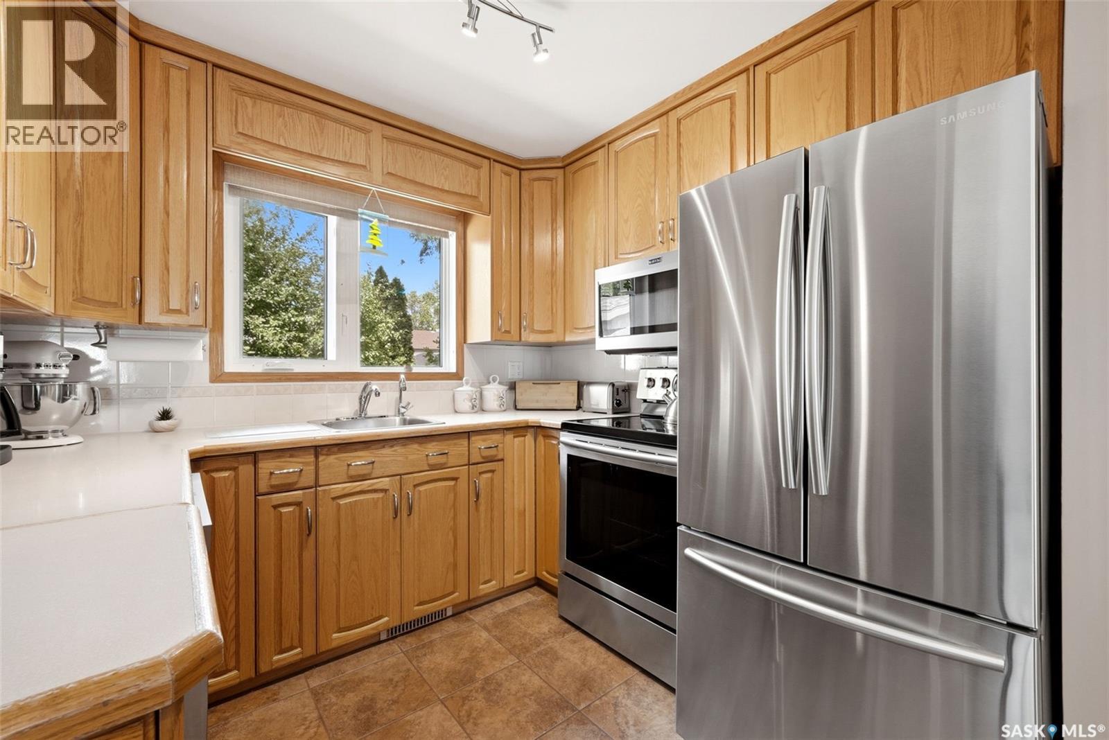 906 Hopkins CRESCENT N - Image 7