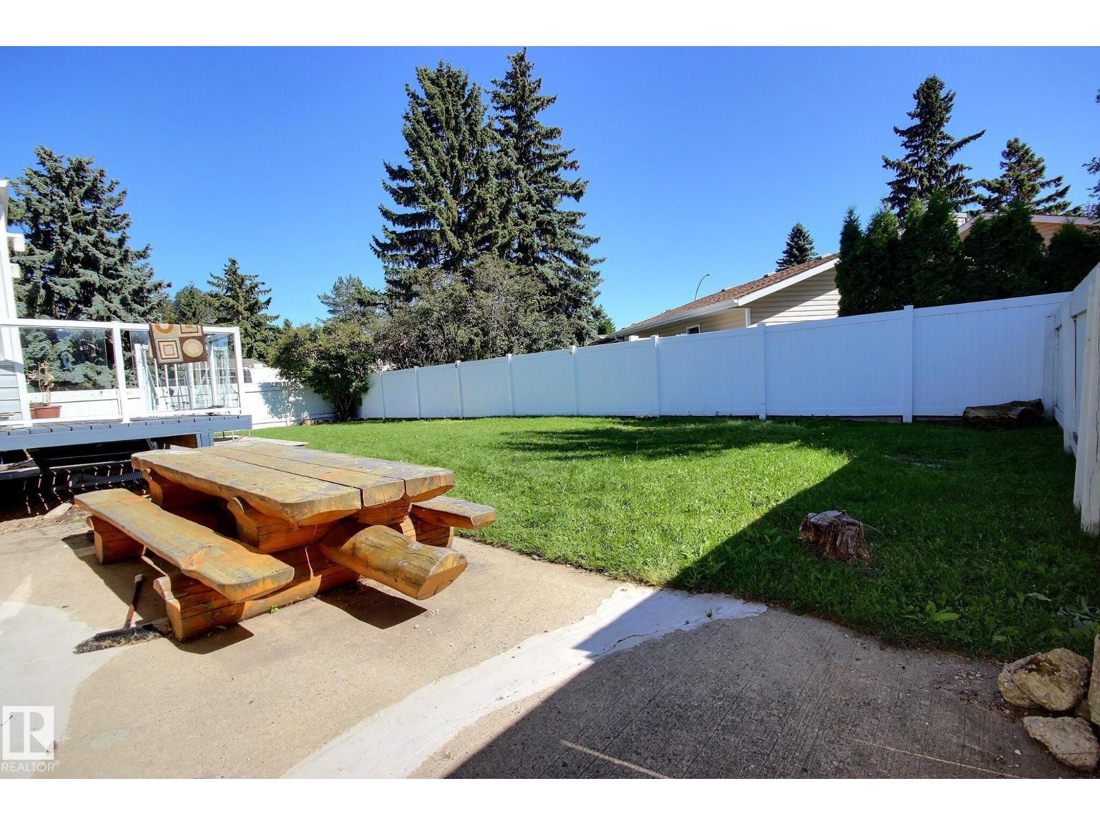 5207 46 ST - 17