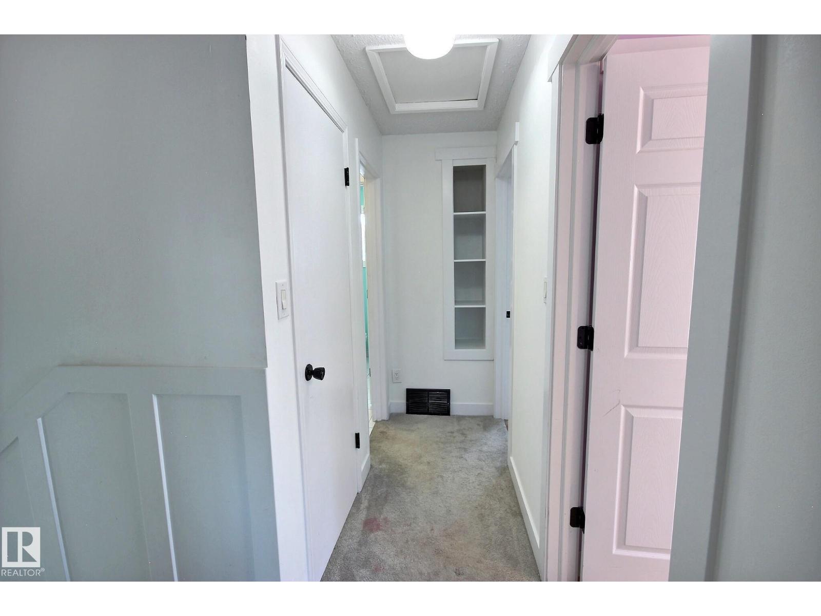 5207 46 ST - 18