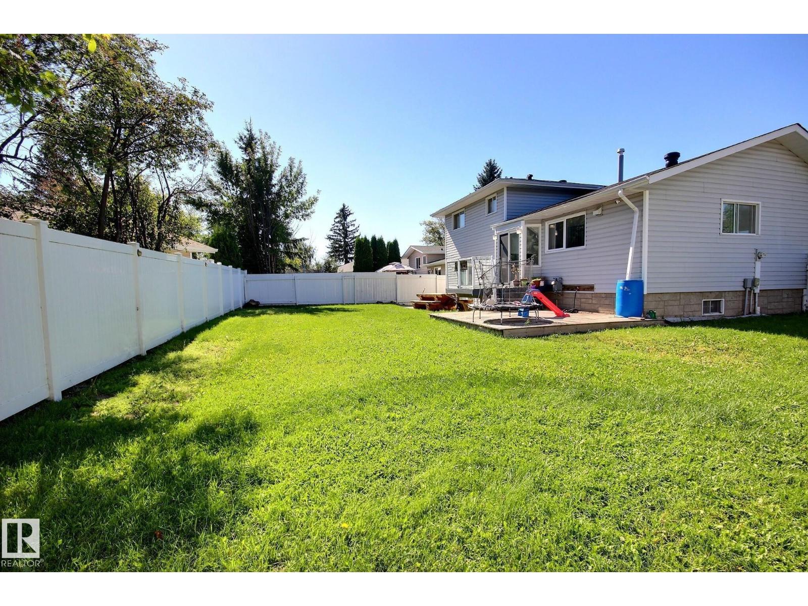 5207 46 ST - 15