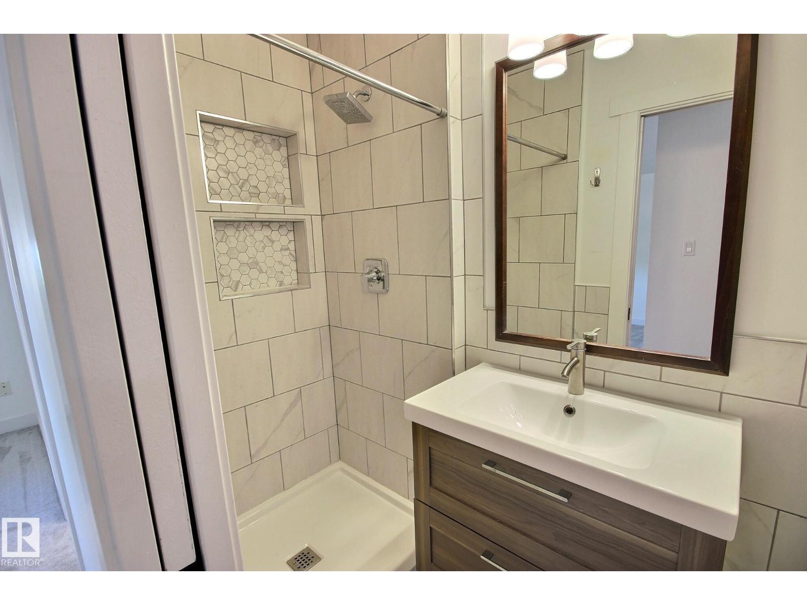 5207 46 ST - 20