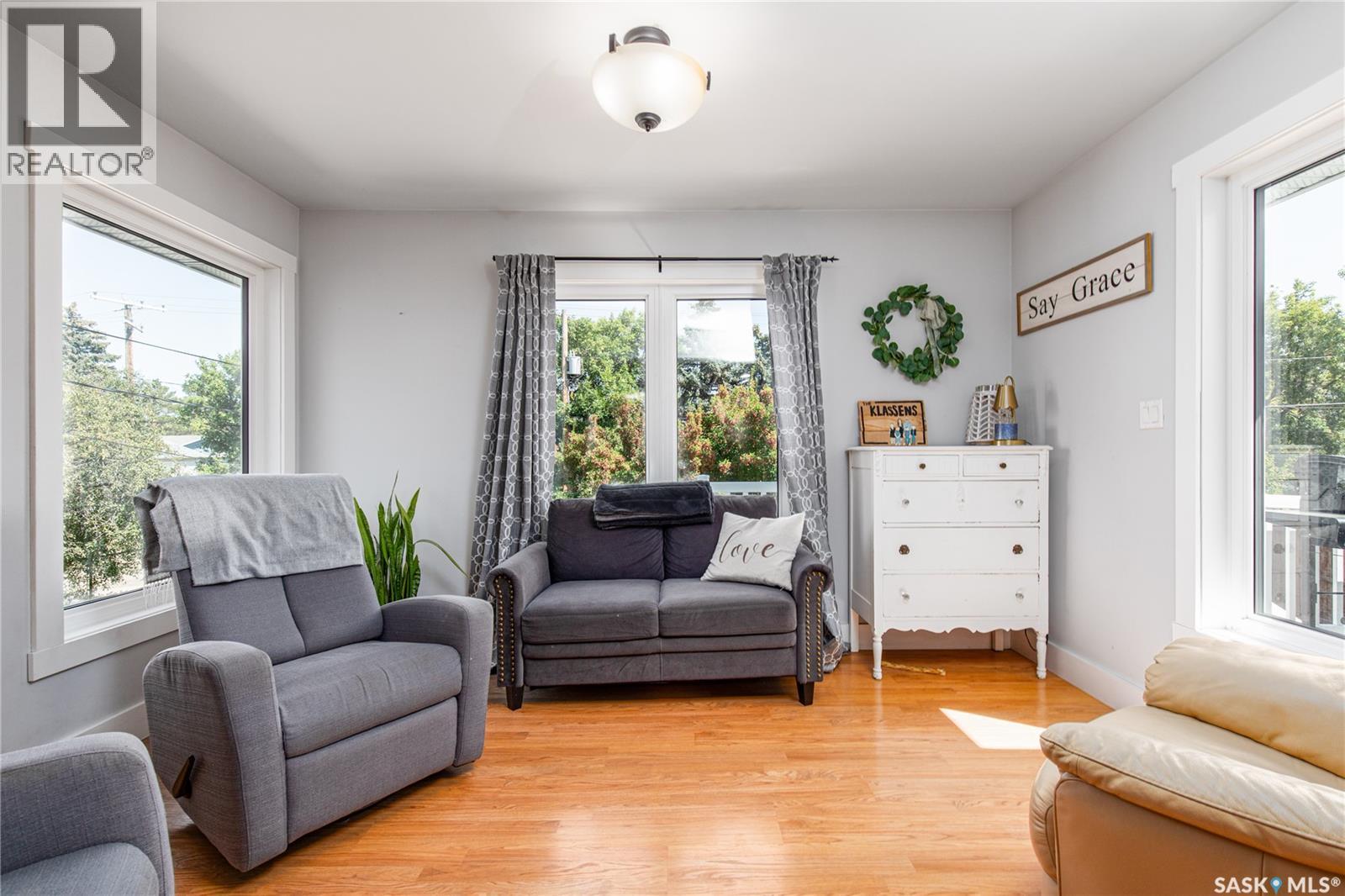 215 Cedar CRESCENT - 12